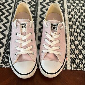 Women’s Size 7 Blush Converse Tennis Shoes
